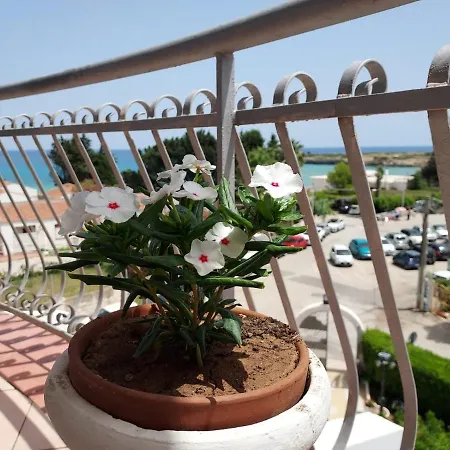 Guest house Arenella Beach Rooms